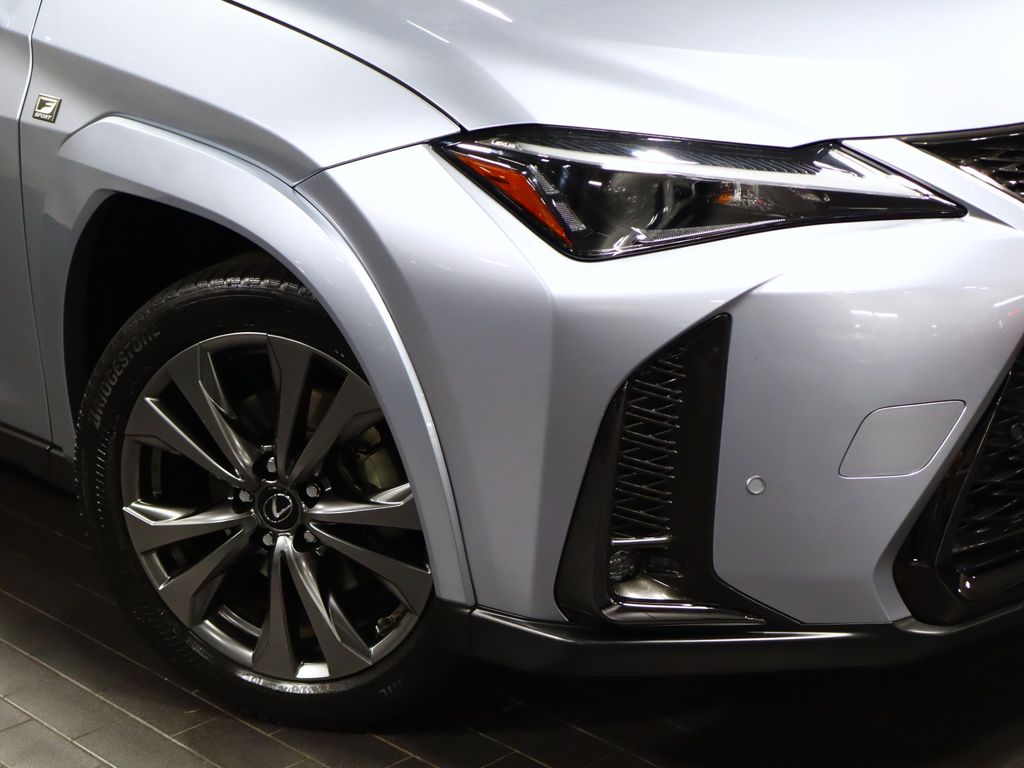 View vehicle photo 4
