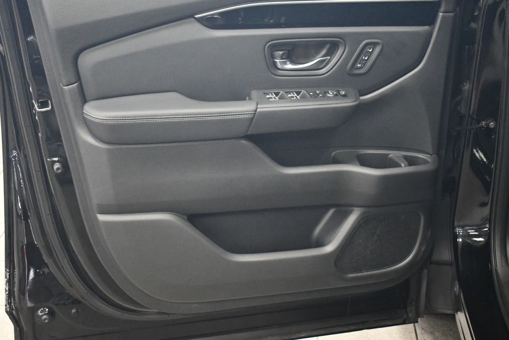 Thumbnail: 2023 Honda Pilot - 15