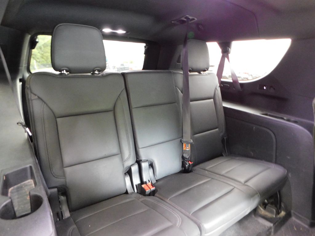 2022 Chevrolet Suburban LT 6