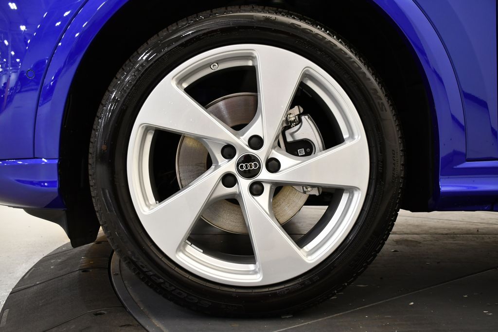 Thumbnail: 2025 Audi Q5 - 13