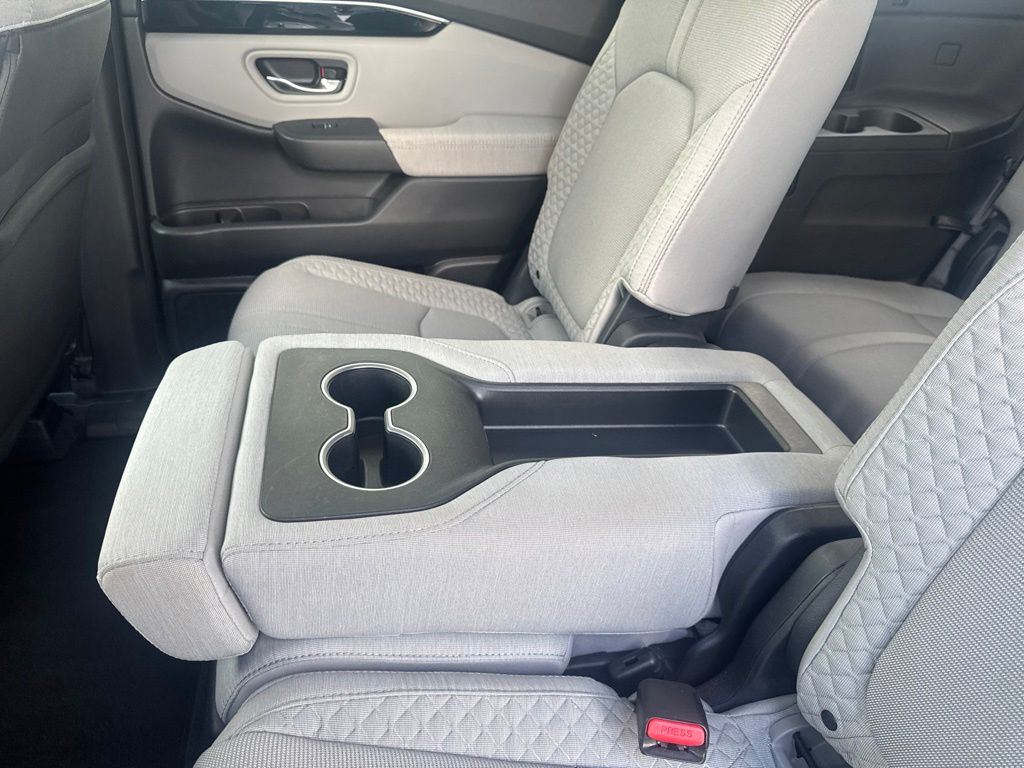 Certified Used 2023  Honda LX image 30