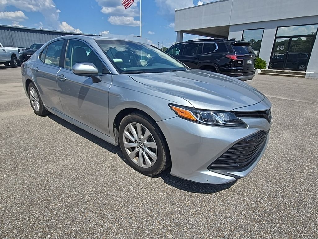 2018 Toyota Camry SE XLE photo 4