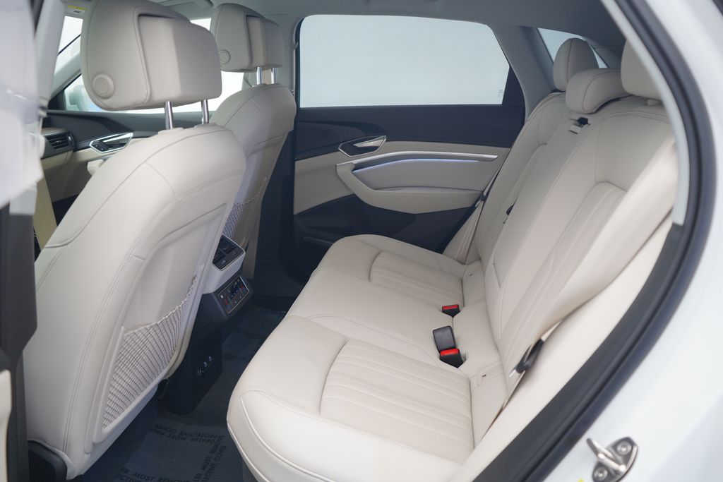 Thumbnail: 2024 Audi Q8 e-tron - 7