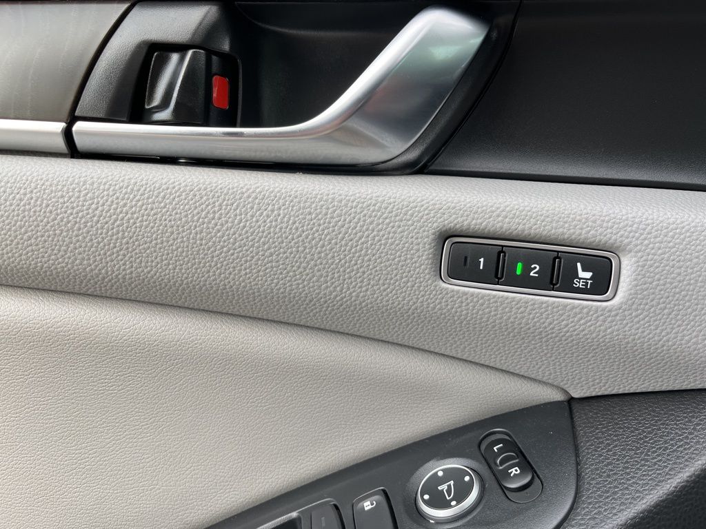 Thumbnail: 2018 Honda Accord - 10