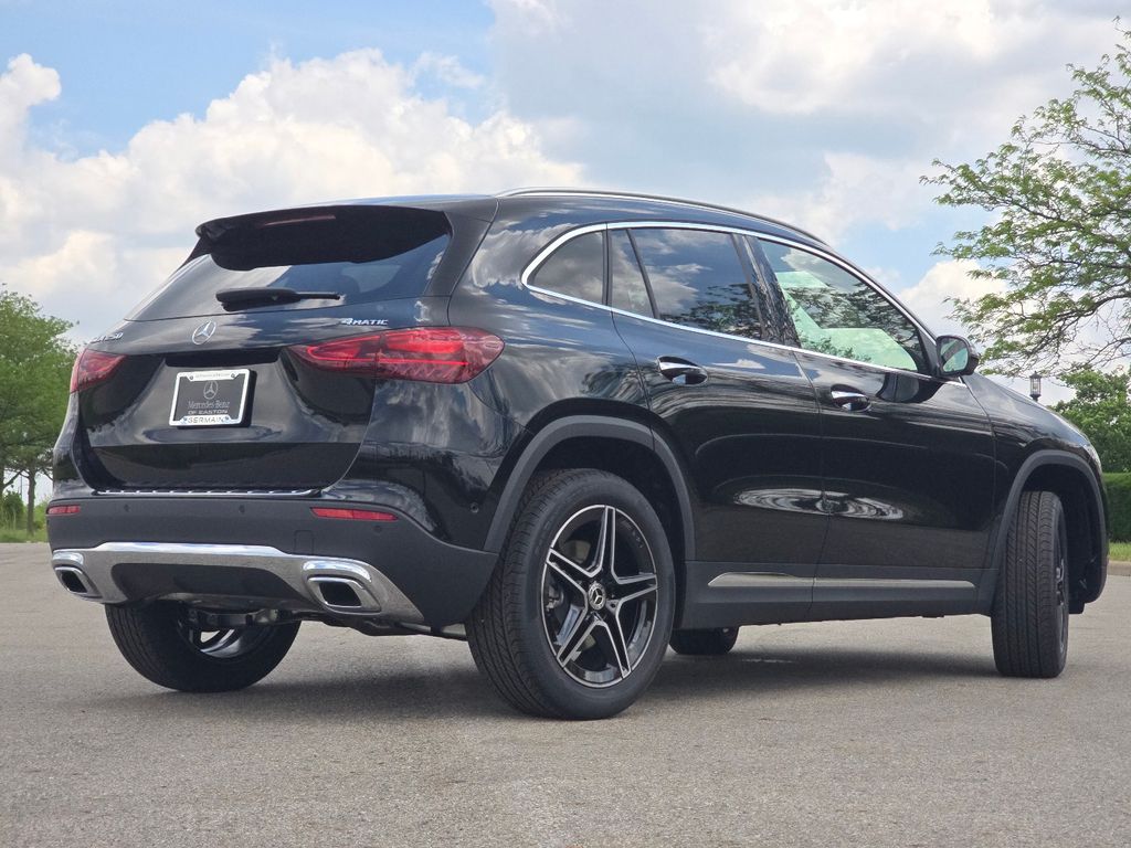 New 2026 Black Mercedes-Benz GLA 250 image 16