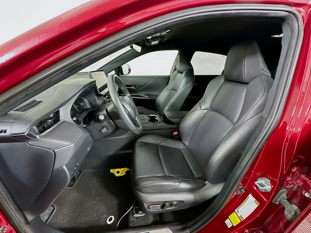 Thumbnail: 2023 Toyota Venza - 21