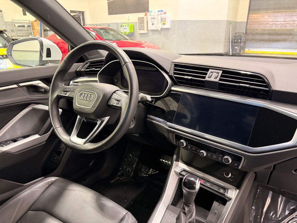 Thumbnail: 2022 Audi Q3 - 31