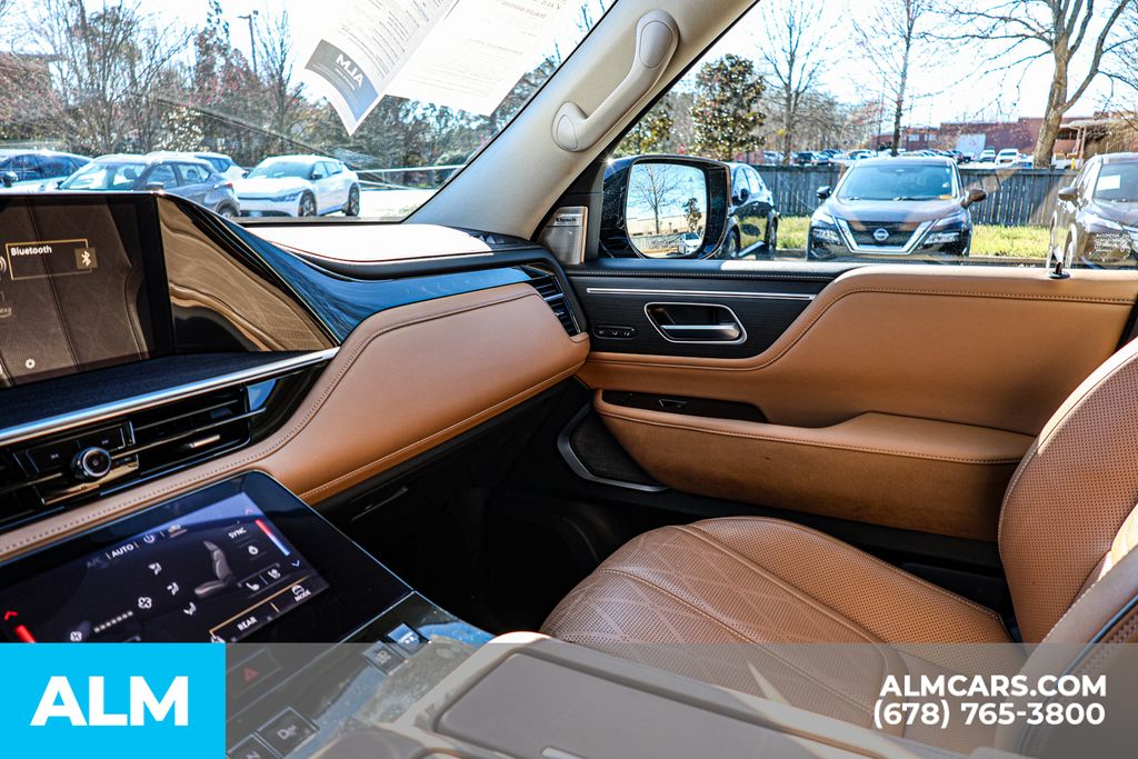 Used 2025 Black INFINITI SENSORY image 40