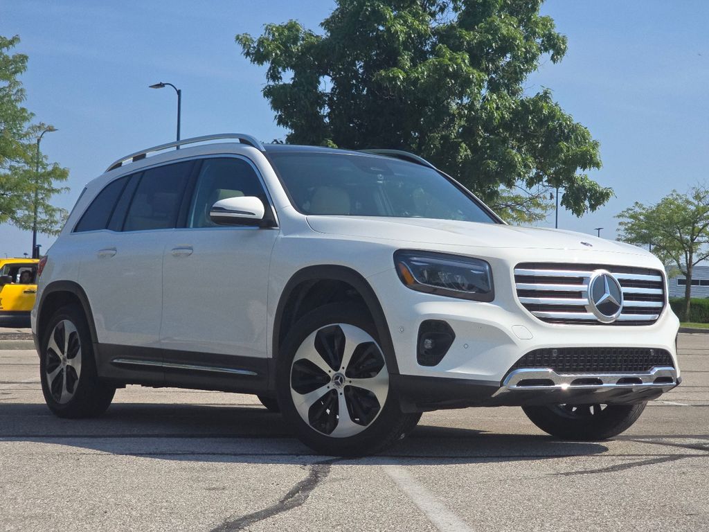Certified Used 2025 White Mercedes-Benz GLB 250 image 2