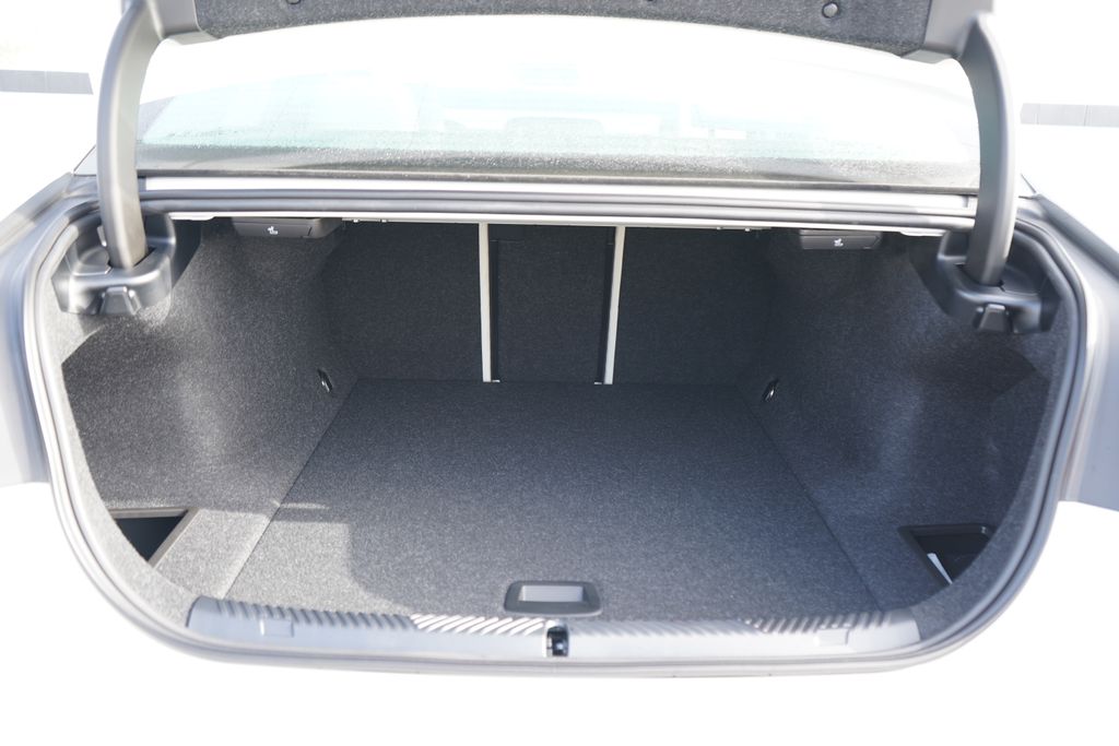 Thumbnail: 2026 BMW i5 - 19