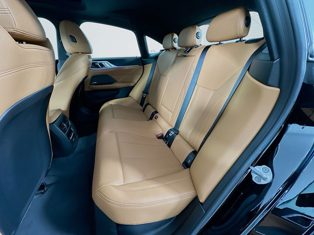 Thumbnail: 2026 BMW i4 - 17