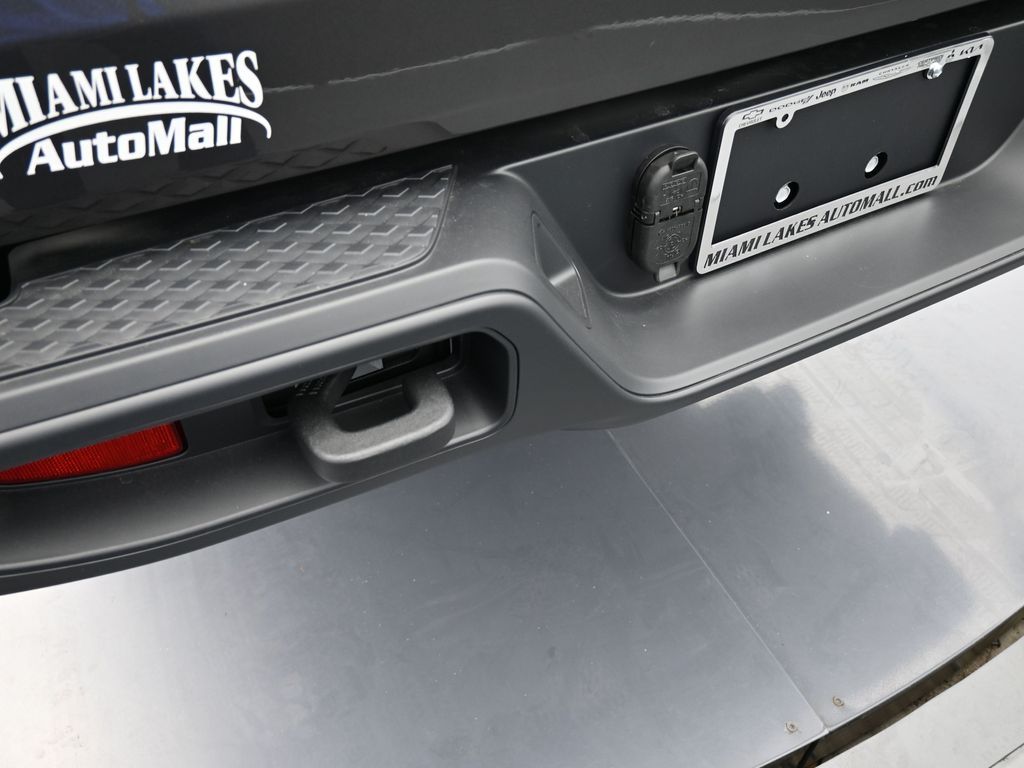 New 2026 Granite Crystal Metallic Clearcoat Jeep Sport image 33