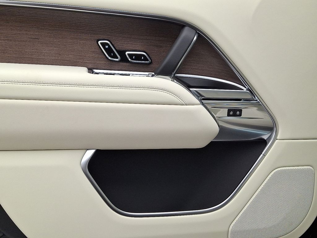 Thumbnail: 2026 Land Rover Range Rover - 10