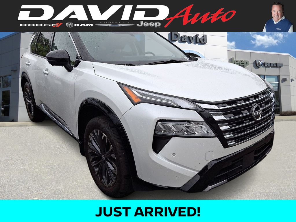 Everest White Pearl/Super Black 2024 Nissan Rogue SUV / Crossover All-Wheel Drive Continuously Variable Transmission