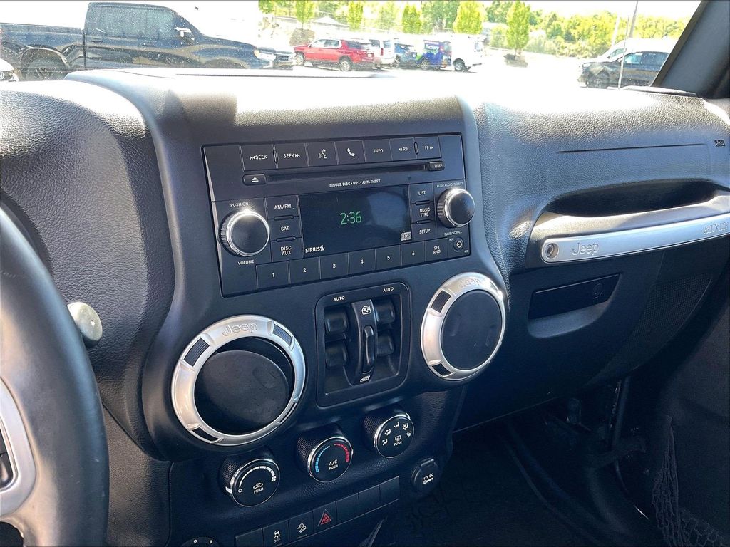 2015 Jeep Wrangler — photo 19