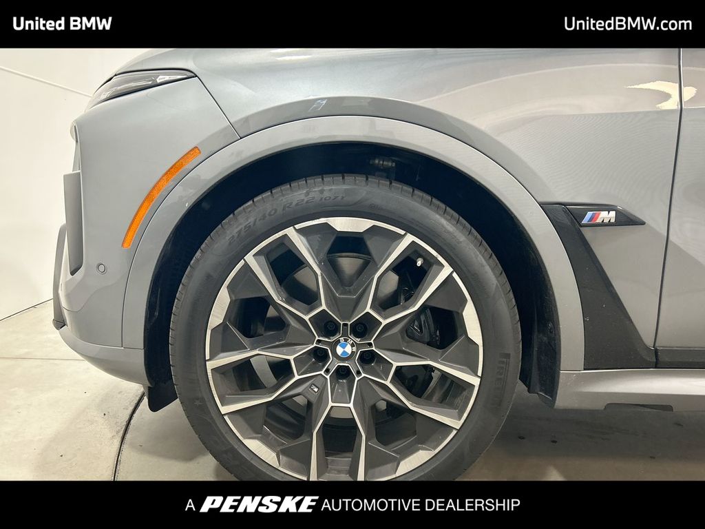 2025 BMW X7 M60i 10