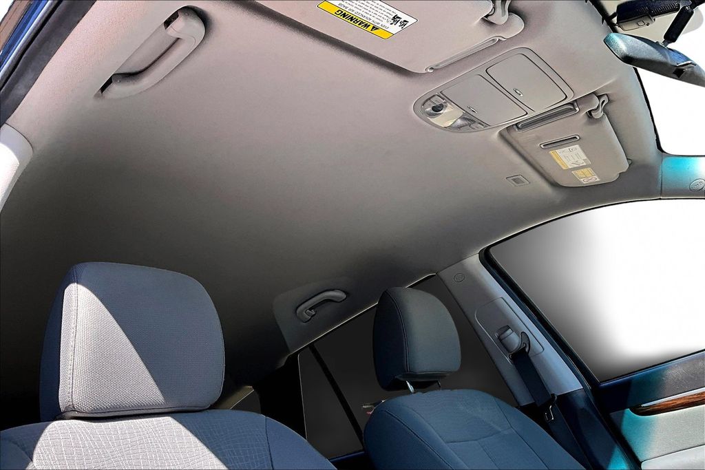 Used 2011 Black Hyundai GLS image 25