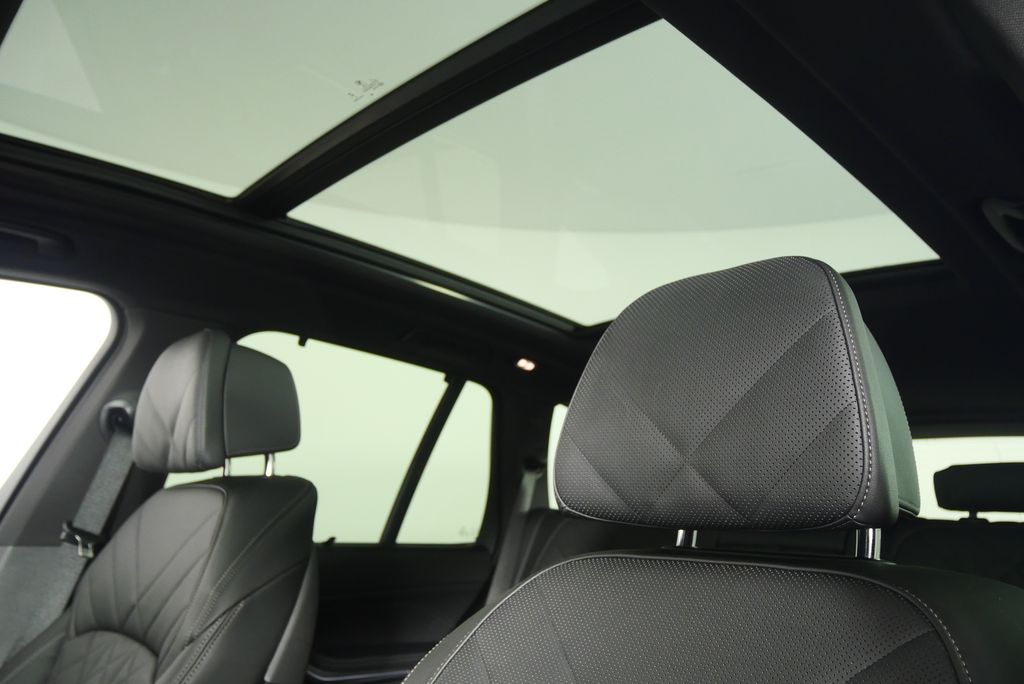 Thumbnail: 2024 BMW X5 - 12