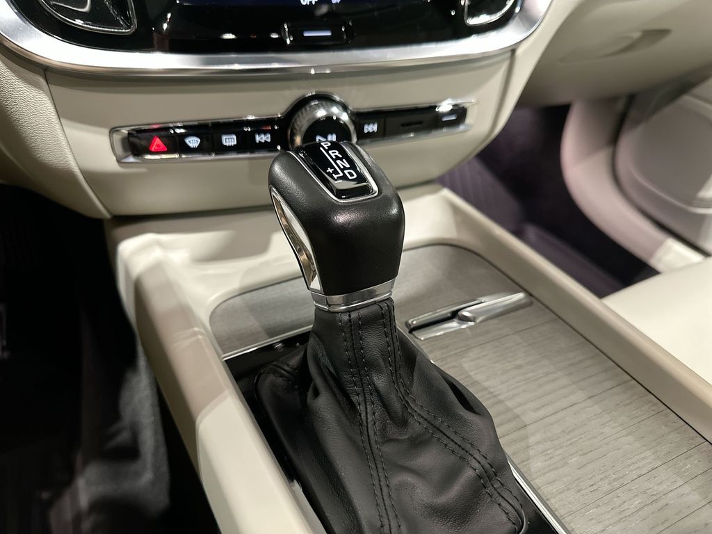 Thumbnail: 2022 Volvo S60 - 12