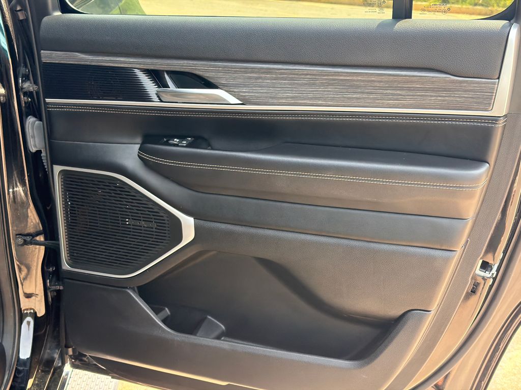 2023 Jeep Wagoneer Series II - Photo 16