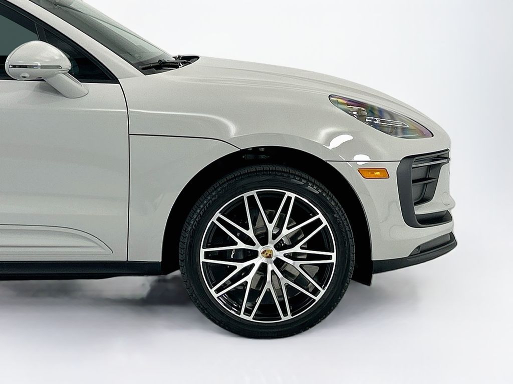 Thumbnail: 2026 Porsche Macan - 11