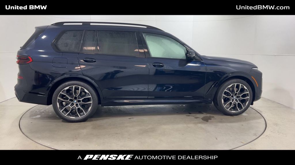 2025 BMW X7 M60i 9