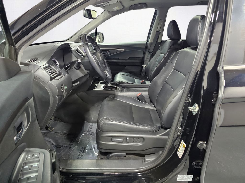 Used 2017  Honda EX-L image 18