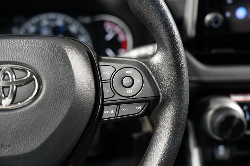 2025 Toyota RAV4 LE 13
