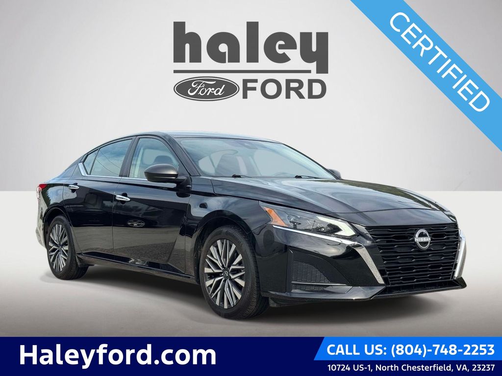 Super Black Clearcoat 2025 Nissan Altima Sedan Front-Wheel Drive Continuously Variable Transmission