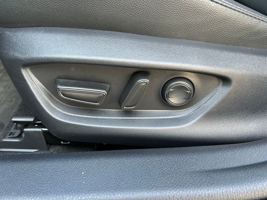 Thumbnail: 2025 Toyota Camry - 16