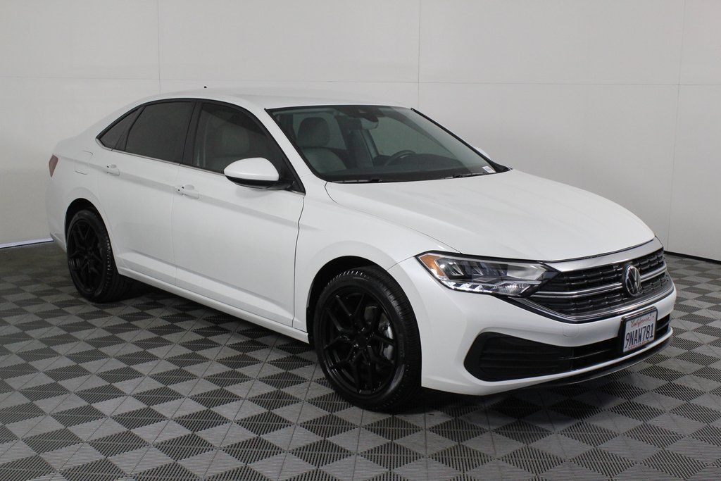 Thumbnail: 2024 Volkswagen Jetta - 3