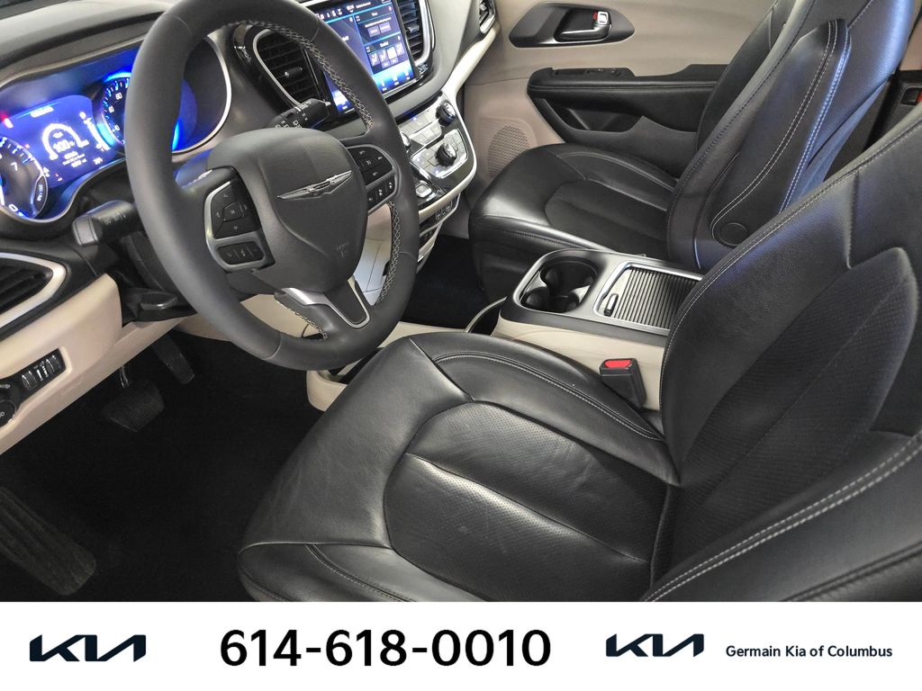 Used 2022 Gray Chrysler Touring L image 17