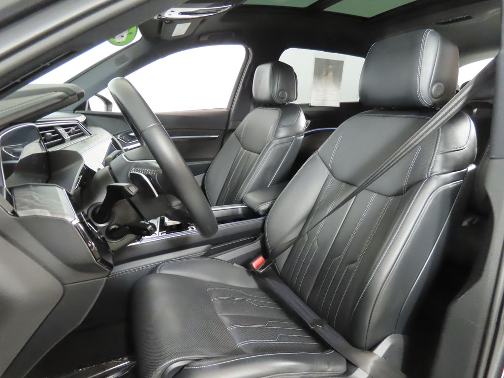 Thumbnail: 2019 Audi e-tron - 31