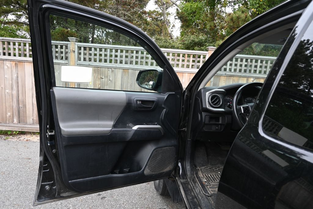 Thumbnail: 2019 Toyota Tacoma - 8