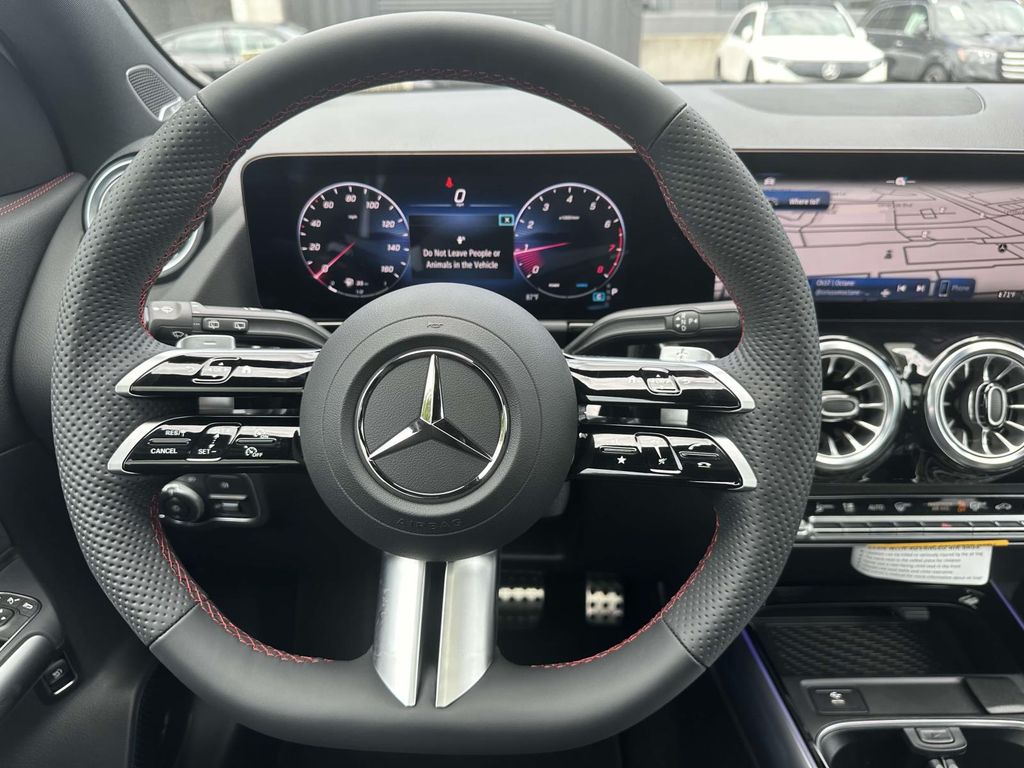 2025 Mercedes-Benz GLA 250 4MATIC 12