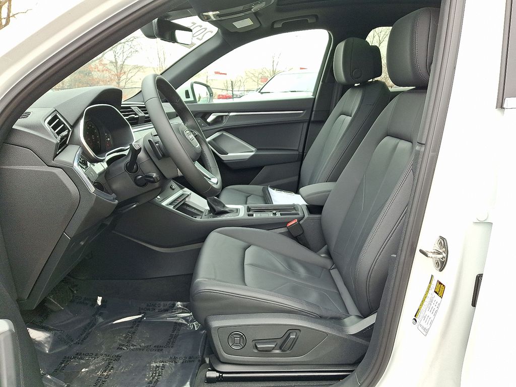 Thumbnail: 2025 Audi Q3 - 14