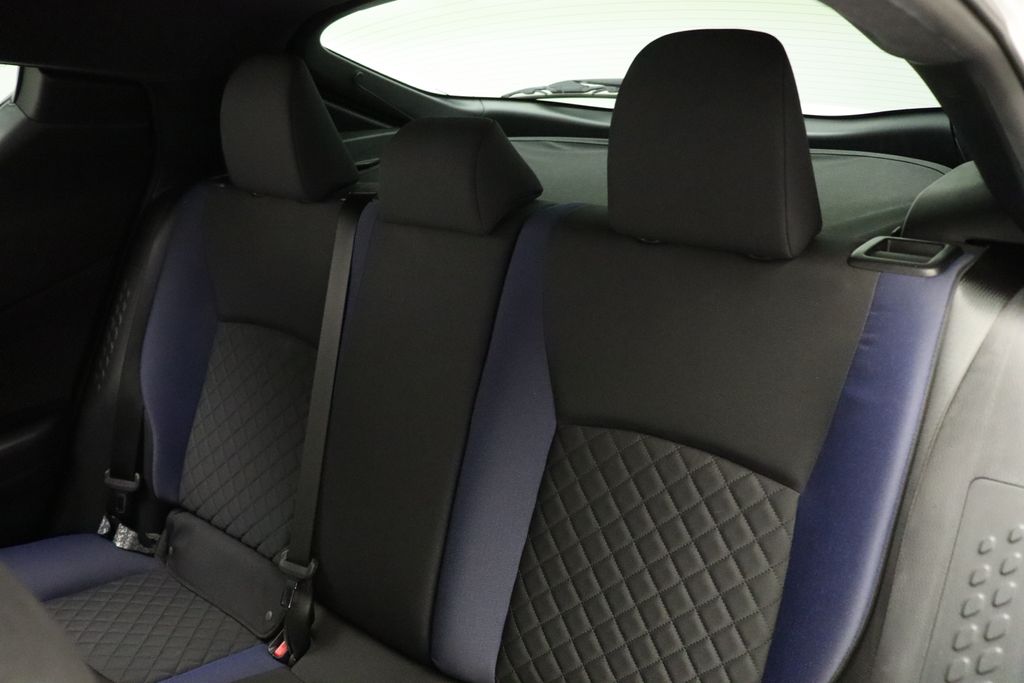 2020 Toyota C-HR XLE 18