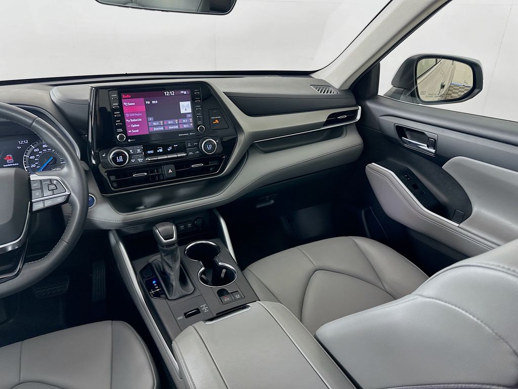 Thumbnail: 2021 Toyota Highlander - 24