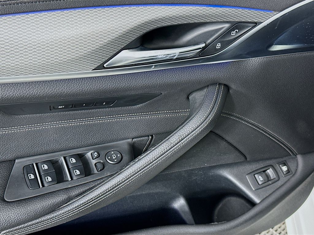 2018 BMW 5 Series 530e iPerformance 18