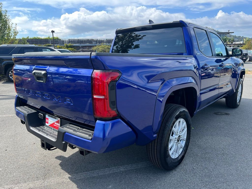 2025 Toyota Tacoma SR5 Double Cab photo 3