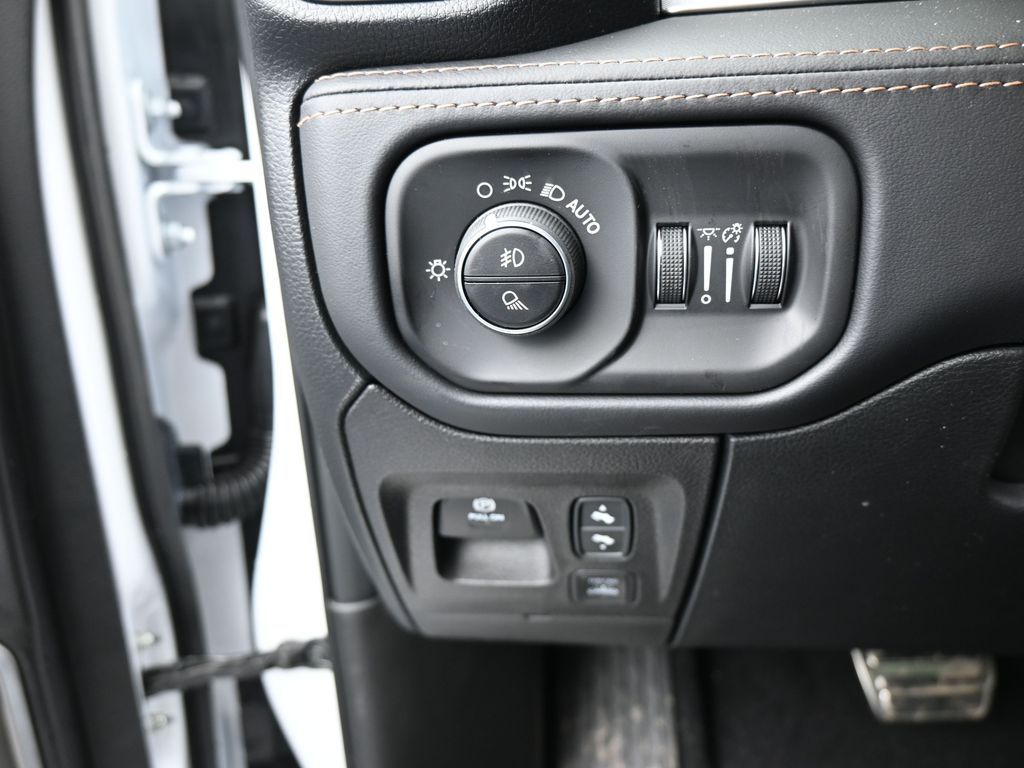 New 2026 Bright White Clearcoat Ram Tungsten image 28