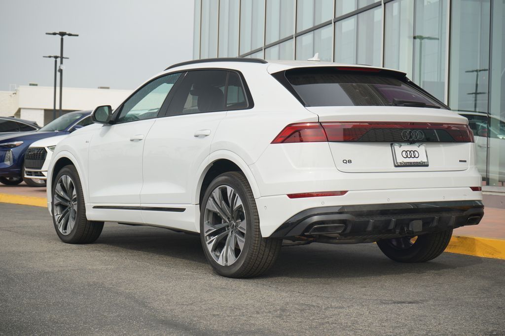 Thumbnail: 2026 Audi Q8 - 3