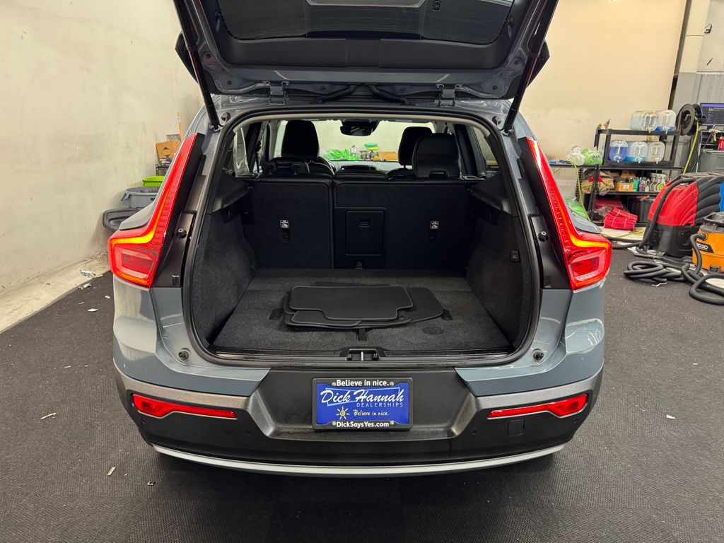 2022 Volvo XC40 Momentum