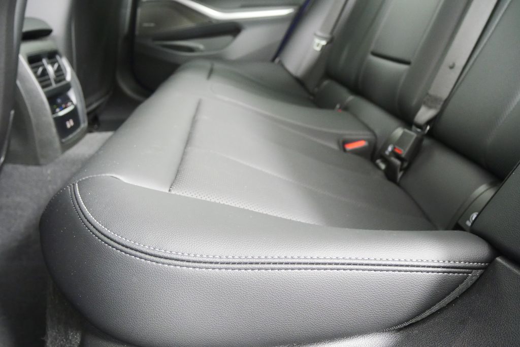 Thumbnail: 2025 BMW 3 Series - 15