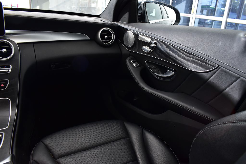 Thumbnail: 2016 Mercedes-Benz C-Class - 27