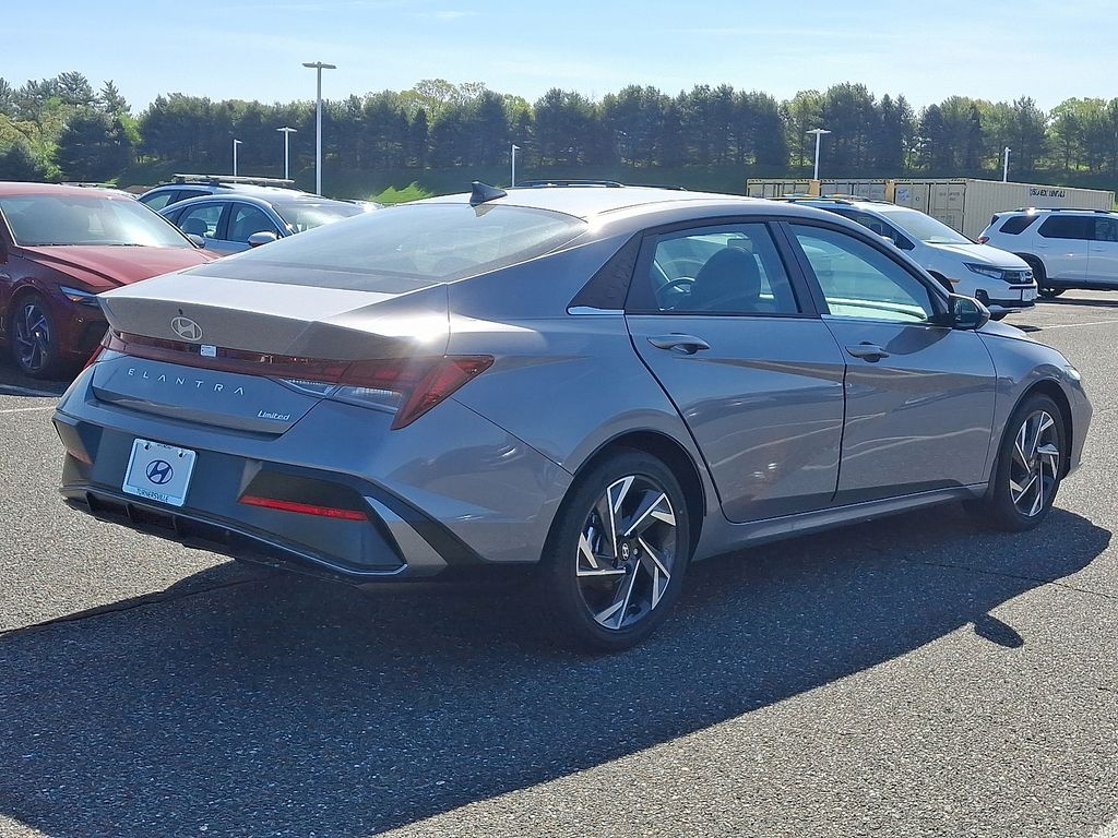 2025 Hyundai Elantra Limited Edition 4