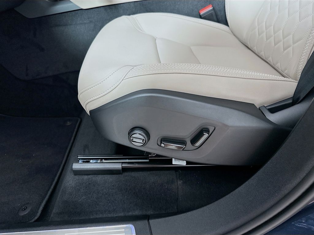 2026 Volvo XC90 Core - Photo 9