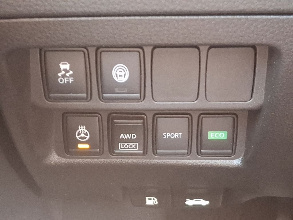 2022 Nissan Rogue Sport SV 22