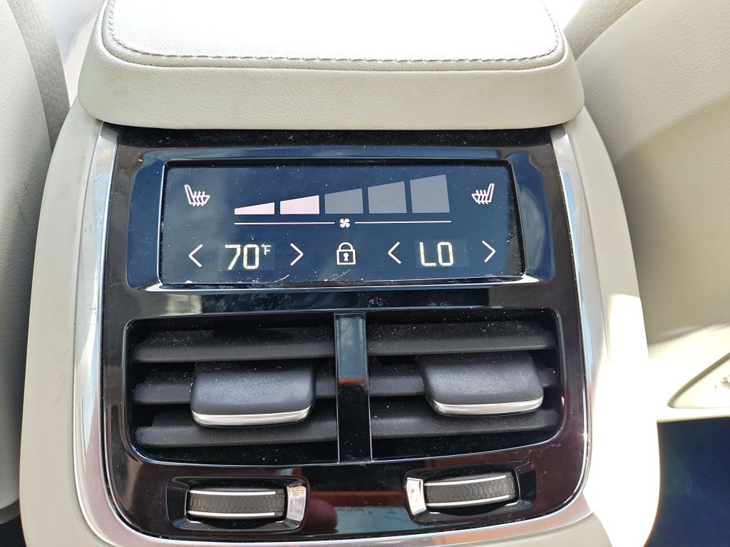 Used 2024 Blue Volvo T8 Plus 6 Passenger image 20