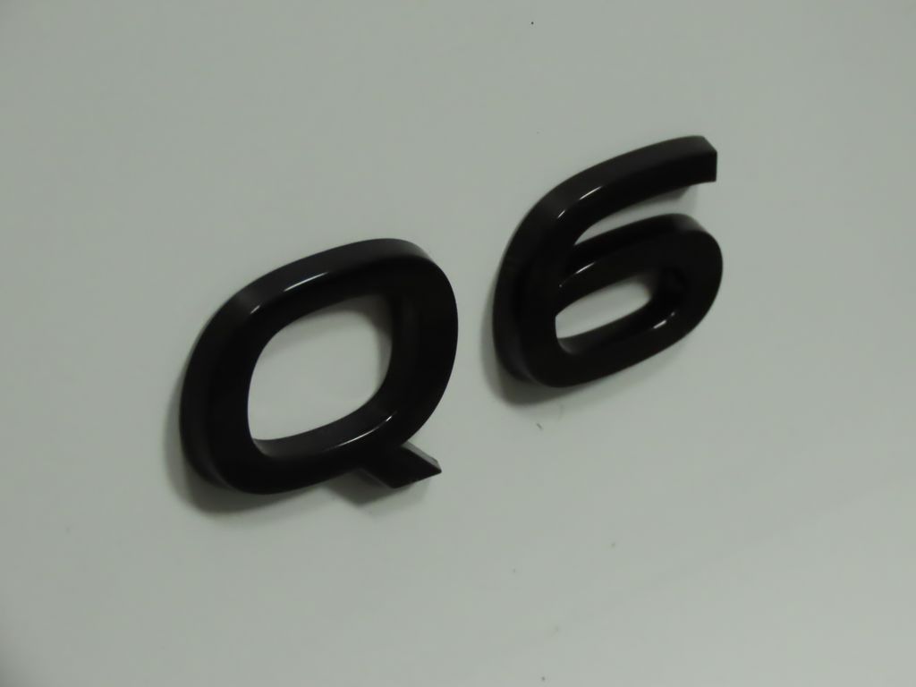 Thumbnail: 2025 Audi Q6 e-tron - 9